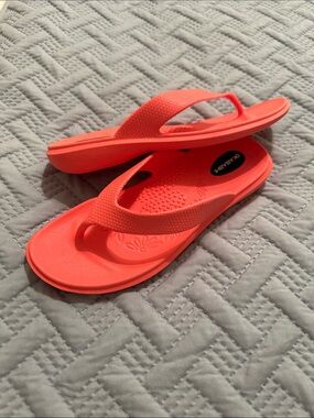 OKABASHI Neon Coral Foam Flip Flops NEW Sz M